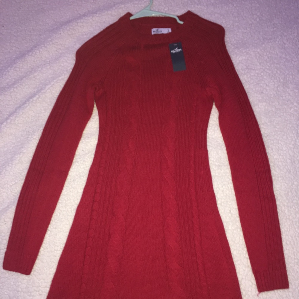 i’m selling this new dress from hollister!